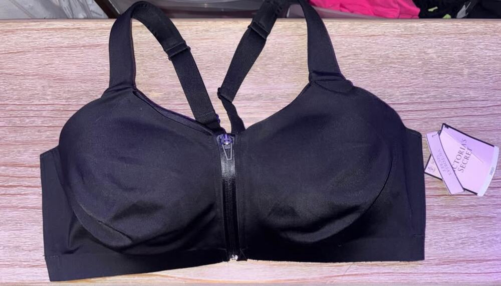 New with tags! Victoria's Secret Knockout Front-Close Sport Bra 38DD